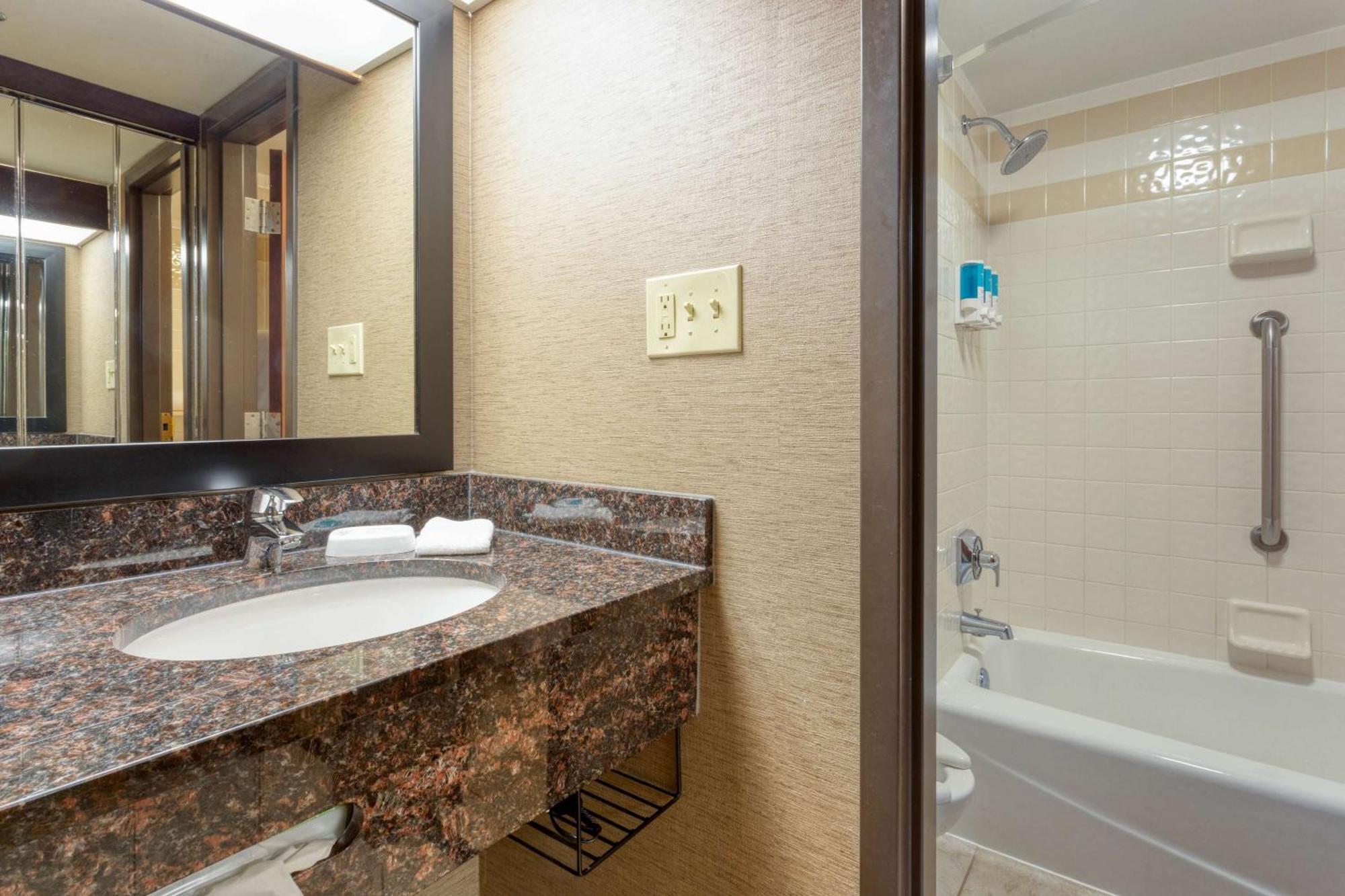 Drury Inn & Suites Atlanta 모로우 외부 사진