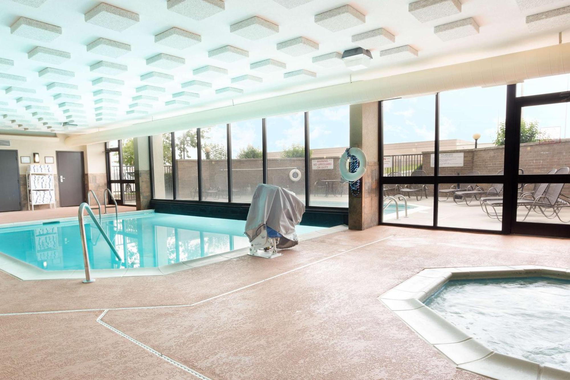 Drury Inn & Suites Atlanta 모로우 외부 사진