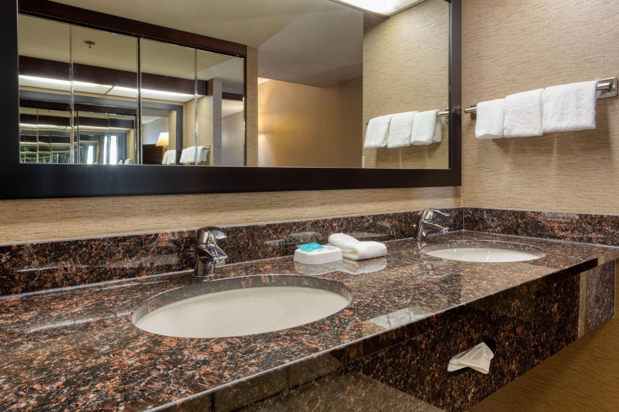 Drury Inn & Suites Atlanta 모로우 외부 사진
